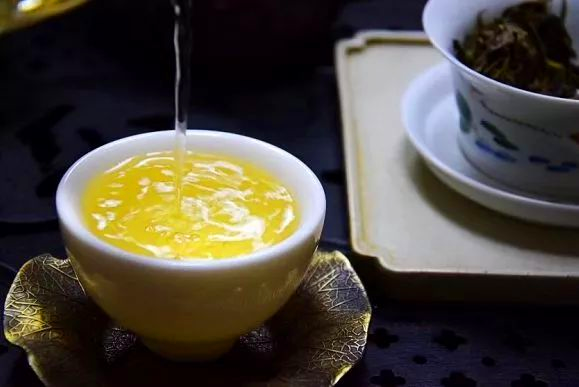 多喝白茶,让年龄变成秘密